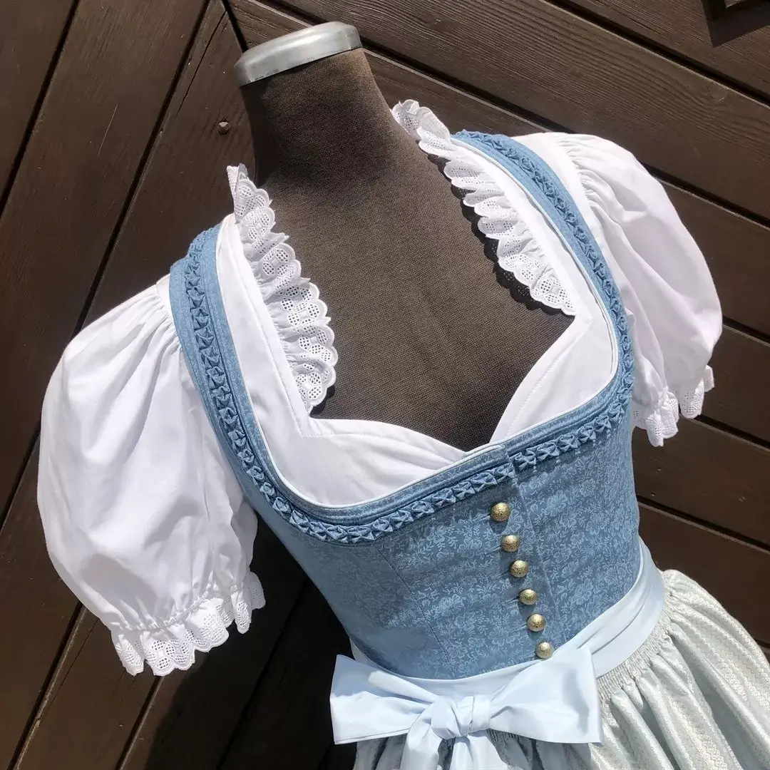 Waldorff Dirndlbluse kurzarm mit Herzausschnitt No. 8 – Bild 1 – Chiemgauer Heimatwerk Trachten-Onlineshop Waldorff Dirndlbluse kurzarm mit Herzausschnitt No. 8 - Bild 1 - Chiemgauer Heimatwerk Trachten-Onlineshop