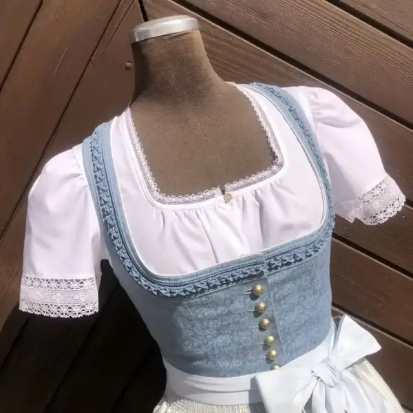 Waldorff Dirndlbluse kurzarm mit Klöppelspitze No. 1 – Bild 1 – Chiemgauer Heimatwerk Trachten-Onlineshop Waldorff Dirndlbluse kurzarm mit Klöppelspitze No. 1 - Bild 1 - Chiemgauer Heimatwerk Trachten-Onlineshop