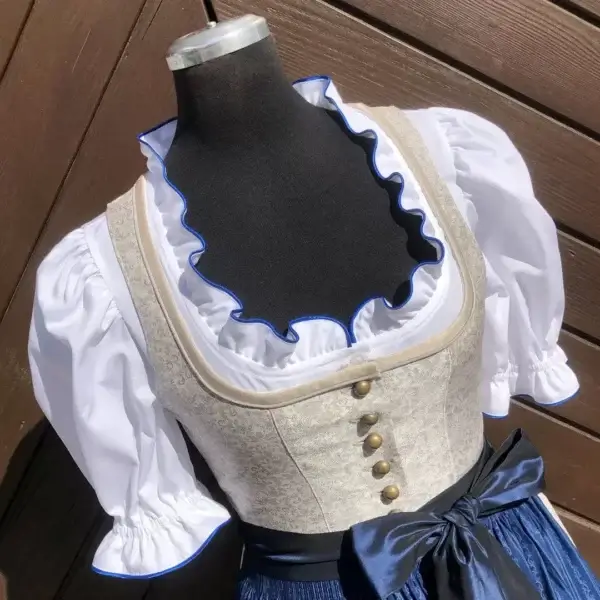 Waldorff Dirndlbluse kurzarm mit Paspel blau – Bild 1 – Chiemgauer Heimatwerk Trachten-Onlineshop Waldorff Dirndlbluse kurzarm mit Paspel blau - Bild 1 - Chiemgauer Heimatwerk Trachten-Onlineshop