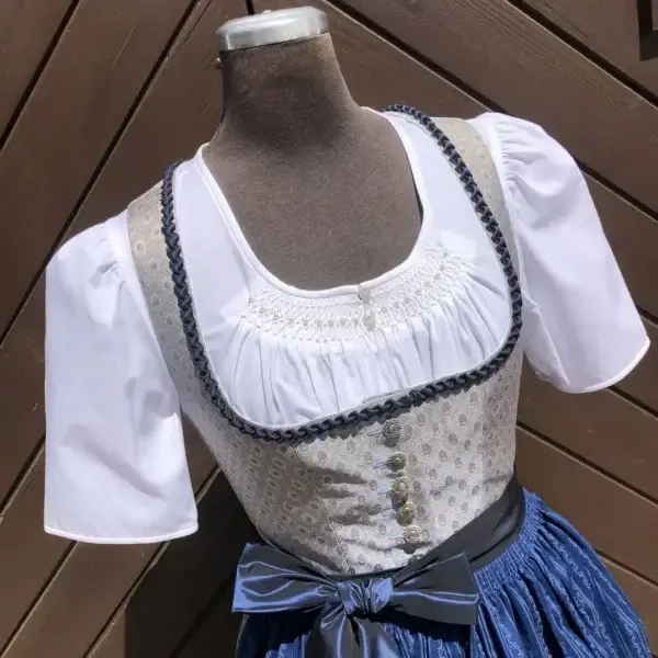 Waldorff Dirndlbluse kurzarm mit Perlen No. 5 - Bild 1 - Chiemgauer Heimatwerk Trachten-Onlineshop