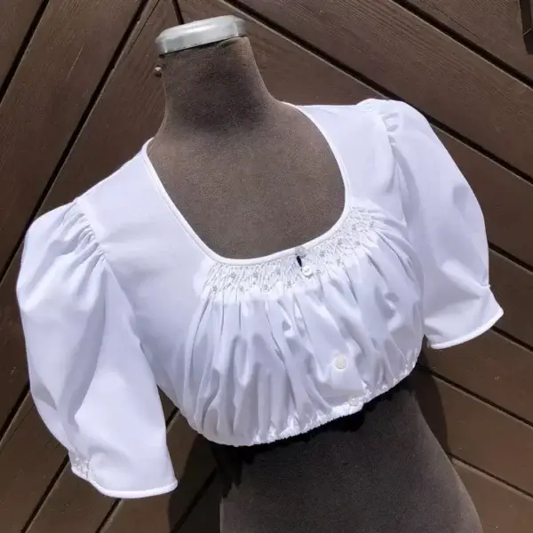 Waldorff Dirndlbluse kurzarm mit Perlen No. 8 – Bild 1 – Chiemgauer Heimatwerk Trachten-Onlineshop Waldorff Dirndlbluse kurzarm mit Perlen No. 8 - Bild 1 - Chiemgauer Heimatwerk Trachten-Onlineshop