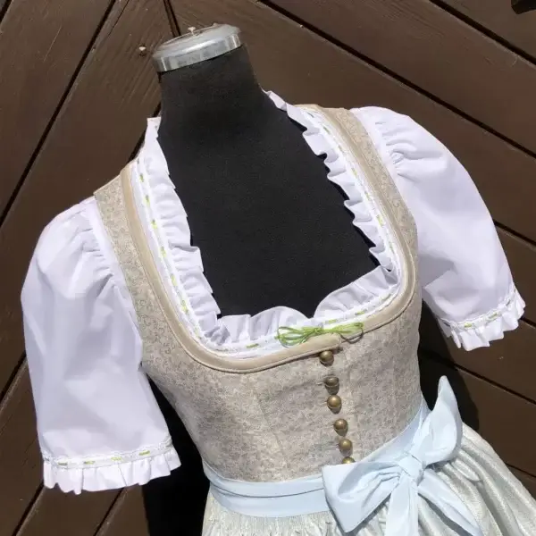 Waldorff Dirndlbluse kurzarm mit Satinbändchen apfelgrün – Bild 1 – Chiemgauer Heimatwerk Trachten-Onlineshop Waldorff Dirndlbluse kurzarm mit Satinbändchen apfelgrün - Bild 1 - Chiemgauer Heimatwerk Trachten-Onlineshop