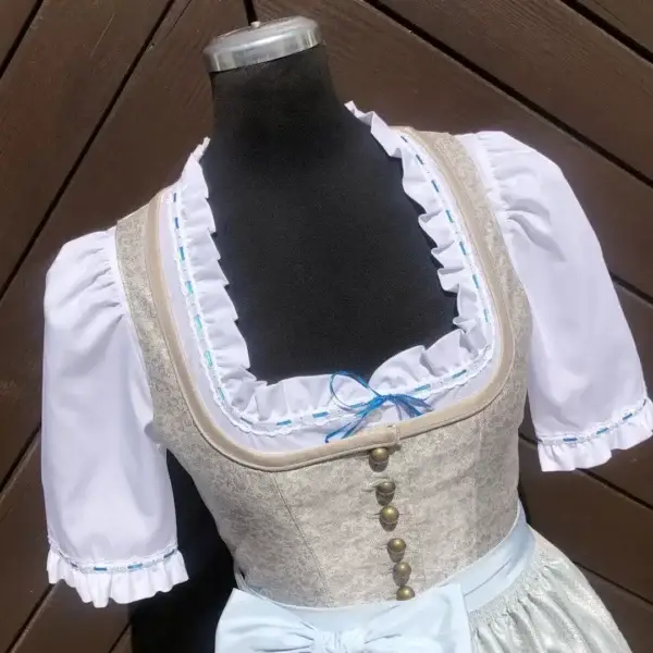 Waldorff Dirndlbluse kurzarm mit Satinbändchen petrol – Bild 1 – Chiemgauer Heimatwerk Trachten-Onlineshop Waldorff Dirndlbluse kurzarm mit Satinbändchen petrol - Bild 1 - Chiemgauer Heimatwerk Trachten-Onlineshop