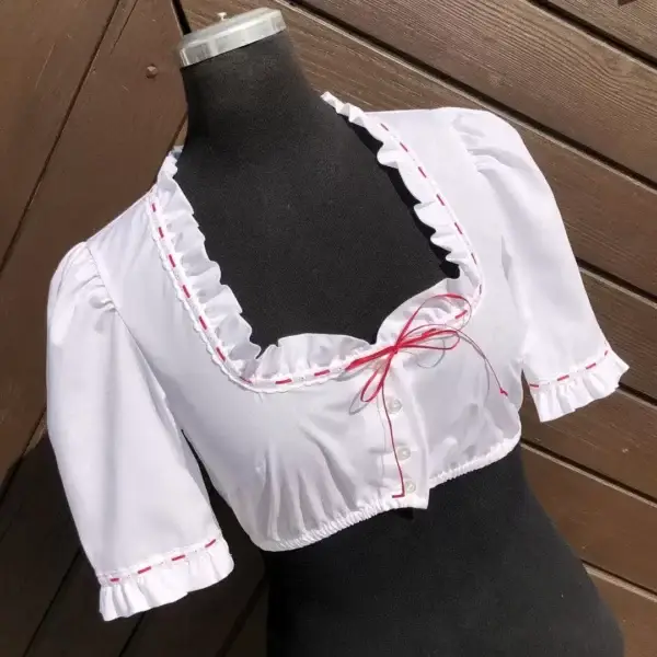Waldorff Dirndlbluse kurzarm mit Satinbändchen rot – Bild 1 – Chiemgauer Heimatwerk Trachten-Onlineshop Waldorff Dirndlbluse kurzarm mit Satinbändchen rot - Bild 1 - Chiemgauer Heimatwerk Trachten-Onlineshop