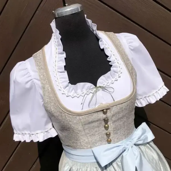 Waldorff Dirndlbluse kurzarm mit Satinband hellgrün – Bild 1 – Chiemgauer Heimatwerk Trachten-Onlineshop Waldorff Dirndlbluse kurzarm mit Satinband hellgrün - Bild 1 - Chiemgauer Heimatwerk Trachten-Onlineshop