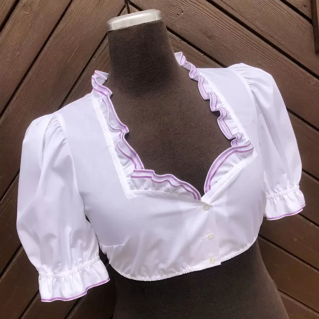 Waldorff Dirndlbluse kurzarm mit Satinband lila – Bild 1 – Chiemgauer Heimatwerk Trachten-Onlineshop Waldorff Dirndlbluse kurzarm mit Satinband lila - Bild 1 - Chiemgauer Heimatwerk Trachten-Onlineshop