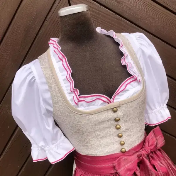 Waldorff Dirndlbluse kurzarm mit Satinband pink – Bild 1 – Chiemgauer Heimatwerk Trachten-Onlineshop Waldorff Dirndlbluse kurzarm mit Satinband pink - Bild 1 - Chiemgauer Heimatwerk Trachten-Onlineshop