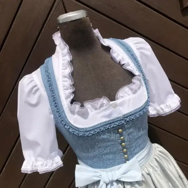 Waldorff Dirndlbluse kurzarm mit Schneewittchenkragen No. 20 – Bild 1 – Chiemgauer Heimatwerk Trachten-Onlineshop Waldorff Dirndlbluse kurzarm mit Schneewittchenkragen No. 20 - Bild 1 - Chiemgauer Heimatwerk Trachten-Onlineshop