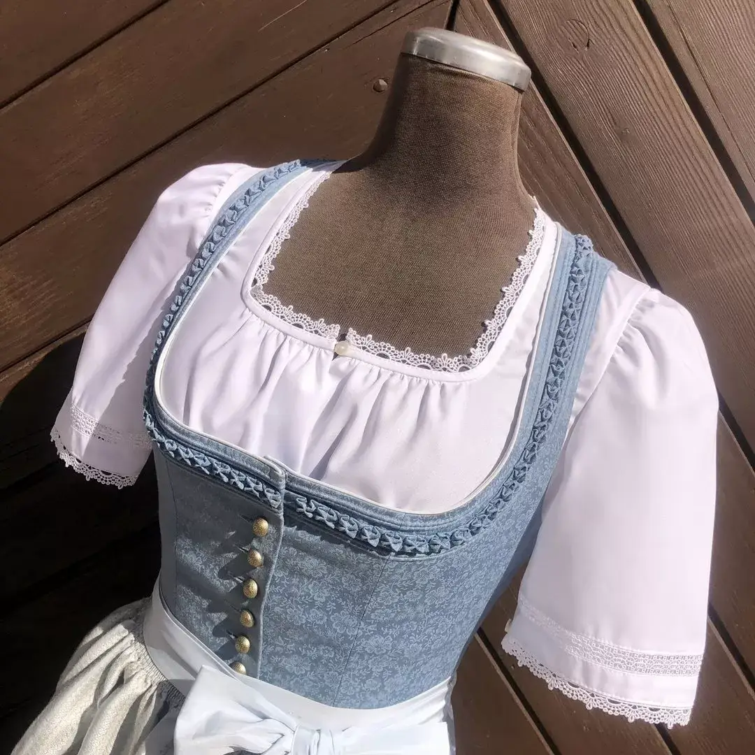 Waldorff Dirndlbluse kurzarm mit Spitze No. 2 – Bild 1 – Chiemgauer Heimatwerk Trachten-Onlineshop Waldorff Dirndlbluse kurzarm mit Spitze No. 2 - Bild 1 - Chiemgauer Heimatwerk Trachten-Onlineshop