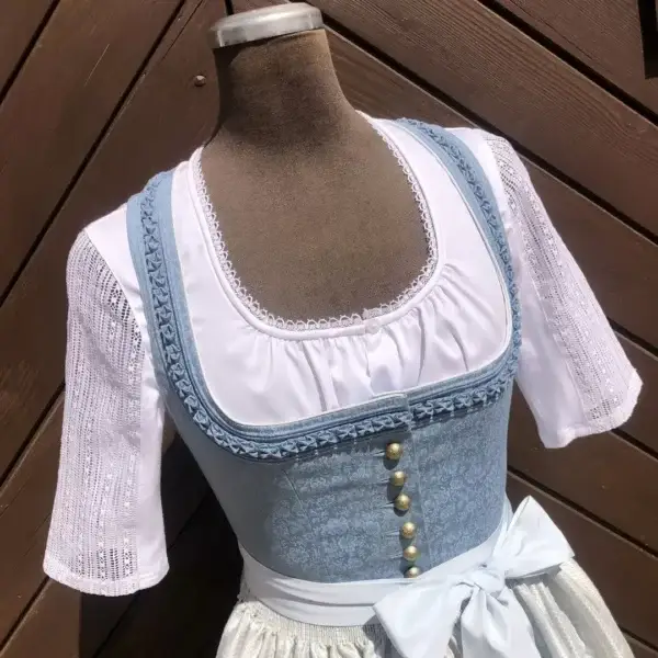 Waldorff Dirndlbluse kurzarm mit Spitzenärmeln No. 3 – Bild 1 – Chiemgauer Heimatwerk Trachten-Onlineshop Waldorff Dirndlbluse kurzarm mit Spitzenärmeln No. 3 - Bild 1 - Chiemgauer Heimatwerk Trachten-Onlineshop