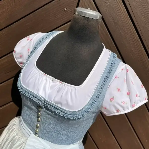 Waldorff Dirndlbluse kurzarm mit Stickerei rosa No. 2 – Bild 1 – Chiemgauer Heimatwerk Trachten-Onlineshop Waldorff Dirndlbluse kurzarm mit Stickerei rosa No. 2 - Bild 1 - Chiemgauer Heimatwerk Trachten-Onlineshop