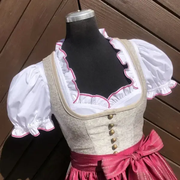 Waldorff Dirndlbluse kurzarm mit Zackenlitze pink No. 2 – Bild 1 – Chiemgauer Heimatwerk Trachten-Onlineshop Waldorff Dirndlbluse kurzarm mit Zackenlitze pink No. 2 - Bild 1 - Chiemgauer Heimatwerk Trachten-Onlineshop