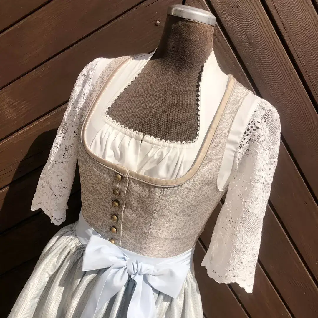 Waldorff Dirndlbluse langarm in creme No. 4 – Bild 1 – Chiemgauer Heimatwerk Trachten-Onlineshop Waldorff Dirndlbluse langarm in creme No. 4 - Bild 1 - Chiemgauer Heimatwerk Trachten-Onlineshop