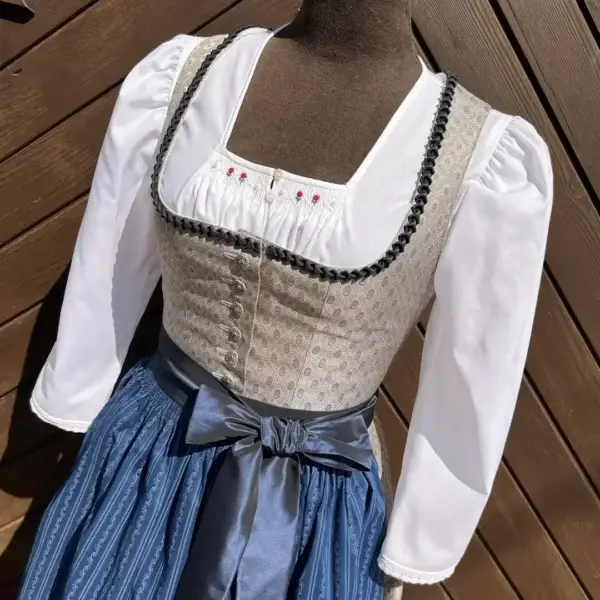 Waldorff Dirndlbluse langarm Miederbluse No. 7 – Bild 1 – Chiemgauer Heimatwerk Trachten-Onlineshop Waldorff Dirndlbluse langarm Miederbluse No. 7 - Bild 1 - Chiemgauer Heimatwerk Trachten-Onlineshop