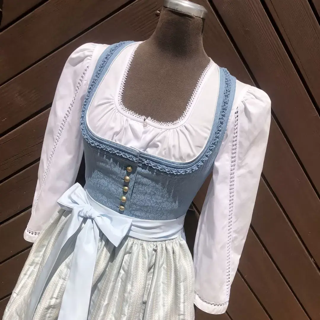 Waldorff Dirndlbluse langarm mit bestickten Ärmeln – Bild 1 – Chiemgauer Heimatwerk Trachten-Onlineshop Waldorff Dirndlbluse langarm mit bestickten Ärmeln - Bild 1 - Chiemgauer Heimatwerk Trachten-Onlineshop