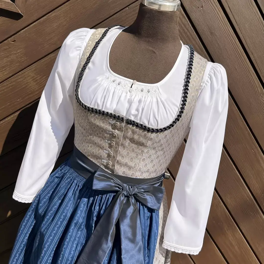Waldorff Dirndlbluse langarm mit Handstickerei No. 1 – Bild 1 – Chiemgauer Heimatwerk Trachten-Onlineshop Waldorff Dirndlbluse langarm mit Handstickerei No. 1 - Bild 1 - Chiemgauer Heimatwerk Trachten-Onlineshop