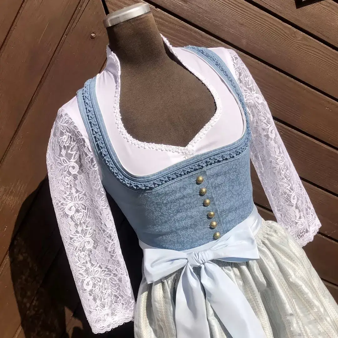 Waldorff Dirndlbluse langarm mit Schneewittchenkragen No. 1 – Bild 1 – Chiemgauer Heimatwerk Trachten-Onlineshop Waldorff Dirndlbluse langarm mit Schneewittchenkragen No. 1 - Bild 1 - Chiemgauer Heimatwerk Trachten-Onlineshop