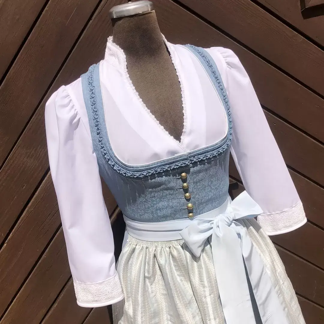 Waldorff Dirndlbluse langarm mit Schneewittchenkragen No. 2 – Bild 1 – Chiemgauer Heimatwerk Trachten-Onlineshop Waldorff Dirndlbluse langarm mit Schneewittchenkragen No. 2 - Bild 1 - Chiemgauer Heimatwerk Trachten-Onlineshop