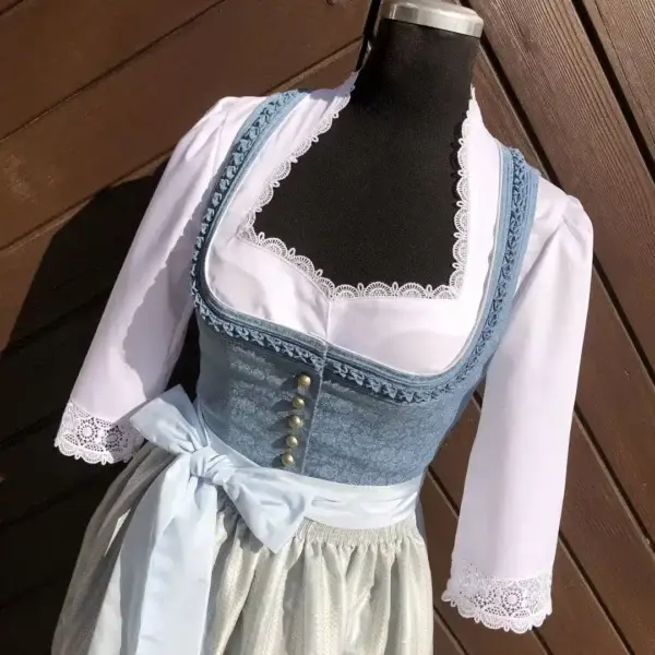 Waldorff Dirndlbluse langarm mit Schneewittchenkragen No. 3 – Bild 1 – Chiemgauer Heimatwerk Trachten-Onlineshop Waldorff Dirndlbluse langarm mit Schneewittchenkragen No. 3 - Bild 1 - Chiemgauer Heimatwerk Trachten-Onlineshop