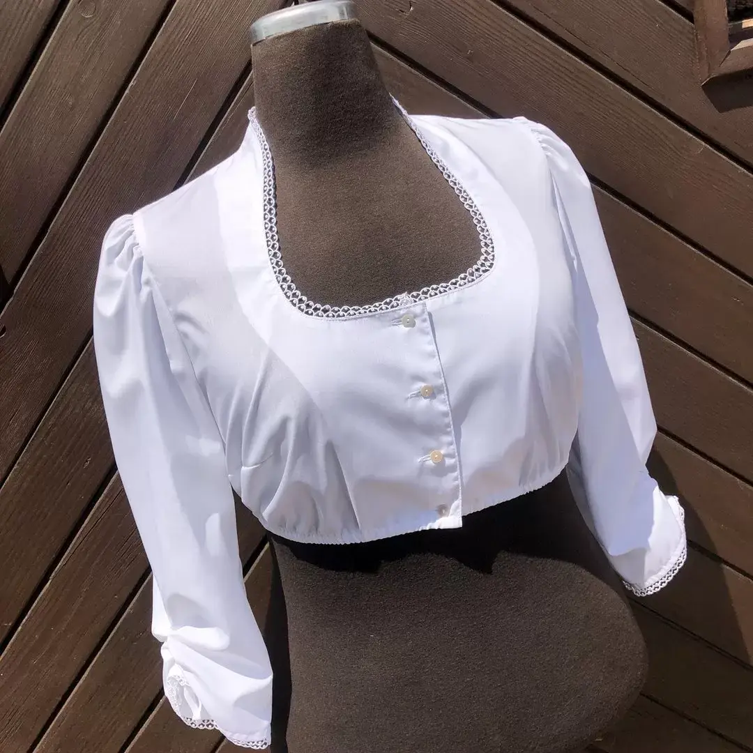 Waldorff Dirndlbluse langarm mit Schneewittchenkragen No. 5 – Bild 1 – Chiemgauer Heimatwerk Trachten-Onlineshop Waldorff Dirndlbluse langarm mit Schneewittchenkragen No. 5 - Bild 1 - Chiemgauer Heimatwerk Trachten-Onlineshop