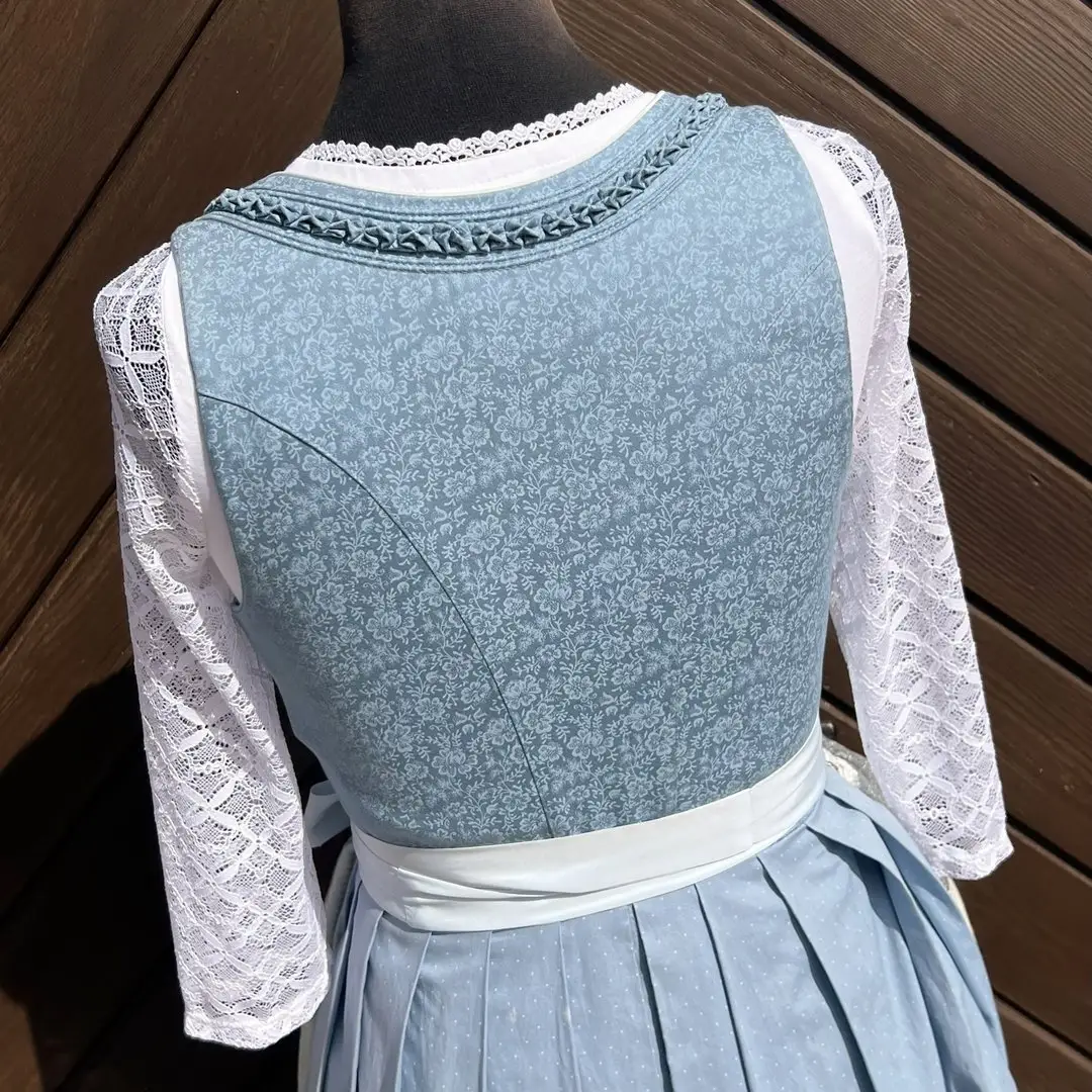 Waldorff Dirndlbluse langarm mit Spitzenärmeln No. 4 – Bild 60 – Chiemgauer Heimatwerk Trachten-Onlineshop Waldorff Dirndlbluse langarm mit Spitzenärmeln No. 4 - Bild 60 - Chiemgauer Heimatwerk Trachten-Onlineshop