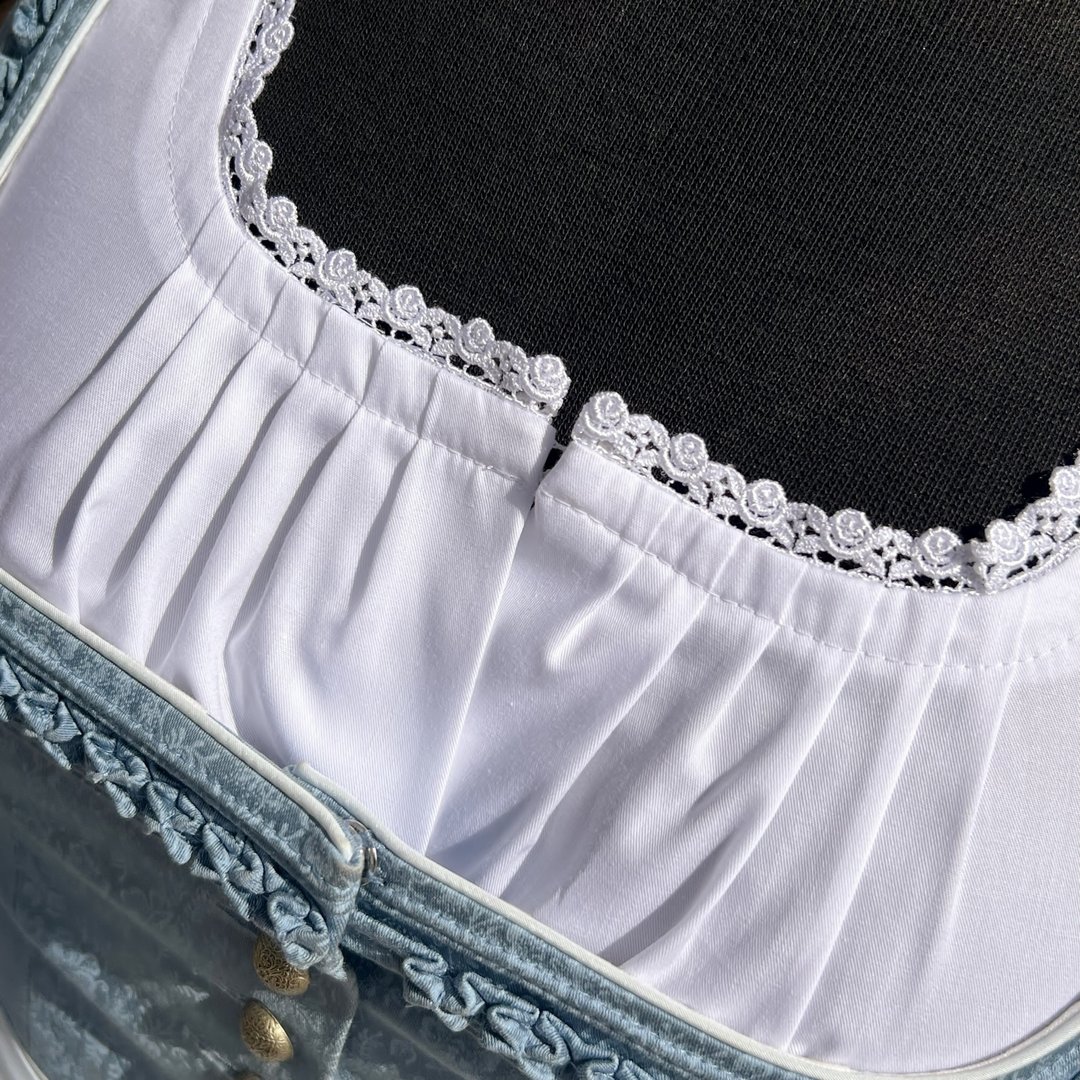 Waldorff Dirndlbluse langarm mit Spitzenärmeln No. 4 – Bild 68 – Chiemgauer Heimatwerk Trachten-Onlineshop Waldorff Dirndlbluse langarm mit Spitzenärmeln No. 4 - Bild 68 - Chiemgauer Heimatwerk Trachten-Onlineshop