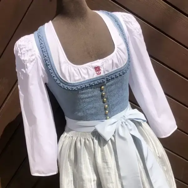 Waldorff Dirndlbluse langarm mit Stickerei No. 2 – Bild 1 – Chiemgauer Heimatwerk Trachten-Onlineshop Waldorff Dirndlbluse langarm mit Stickerei No. 2 - Bild 1 - Chiemgauer Heimatwerk Trachten-Onlineshop