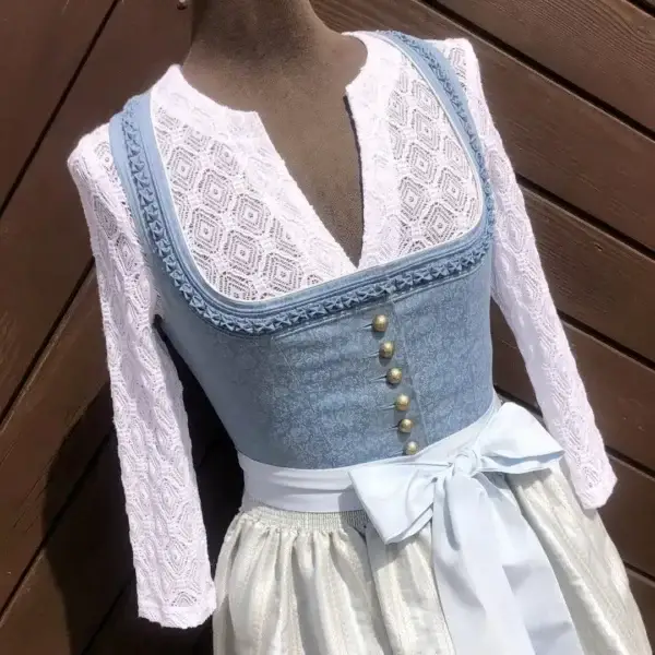 Waldorff Dirndlbluse langarm mit V-Ausschnitt No. 9 – Bild 1 – Chiemgauer Heimatwerk Trachten-Onlineshop Waldorff Dirndlbluse langarm mit V-Ausschnitt No. 9 - Bild 1 - Chiemgauer Heimatwerk Trachten-Onlineshop