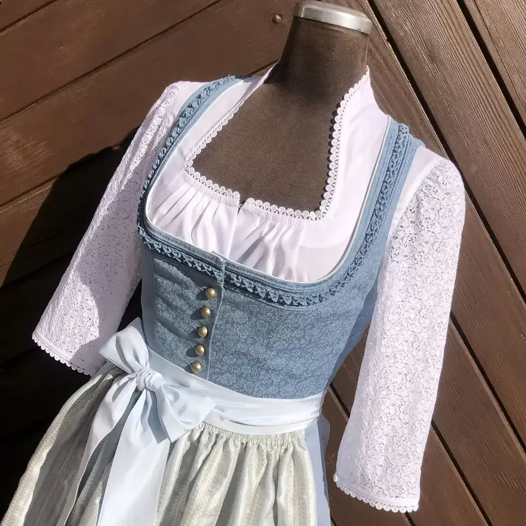 Waldorff Dirndlbluse weiß mit Spitzenärmeln No. 3 – Bild 1 – Chiemgauer Heimatwerk Trachten-Onlineshop Waldorff Dirndlbluse weiß mit Spitzenärmeln No. 3 - Bild 1 - Chiemgauer Heimatwerk Trachten-Onlineshop
