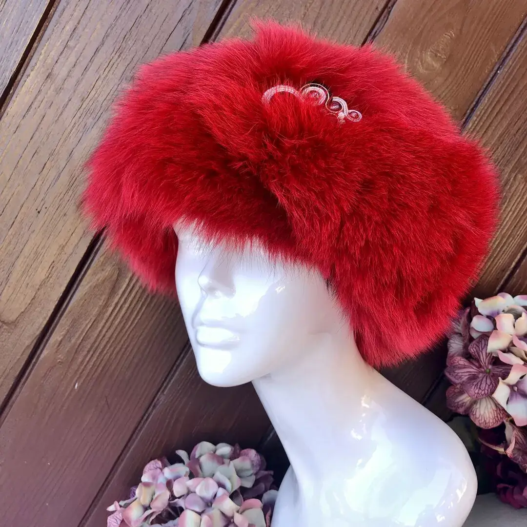 Wintermütze Pelzmütze aus Blaufuchs rot – Bild 1 – Chiemgauer Heimatwerk Trachten-Onlineshop Wintermütze Pelzmütze aus Blaufuchs rot - Bild 1 - Chiemgauer Heimatwerk Trachten-Onlineshop