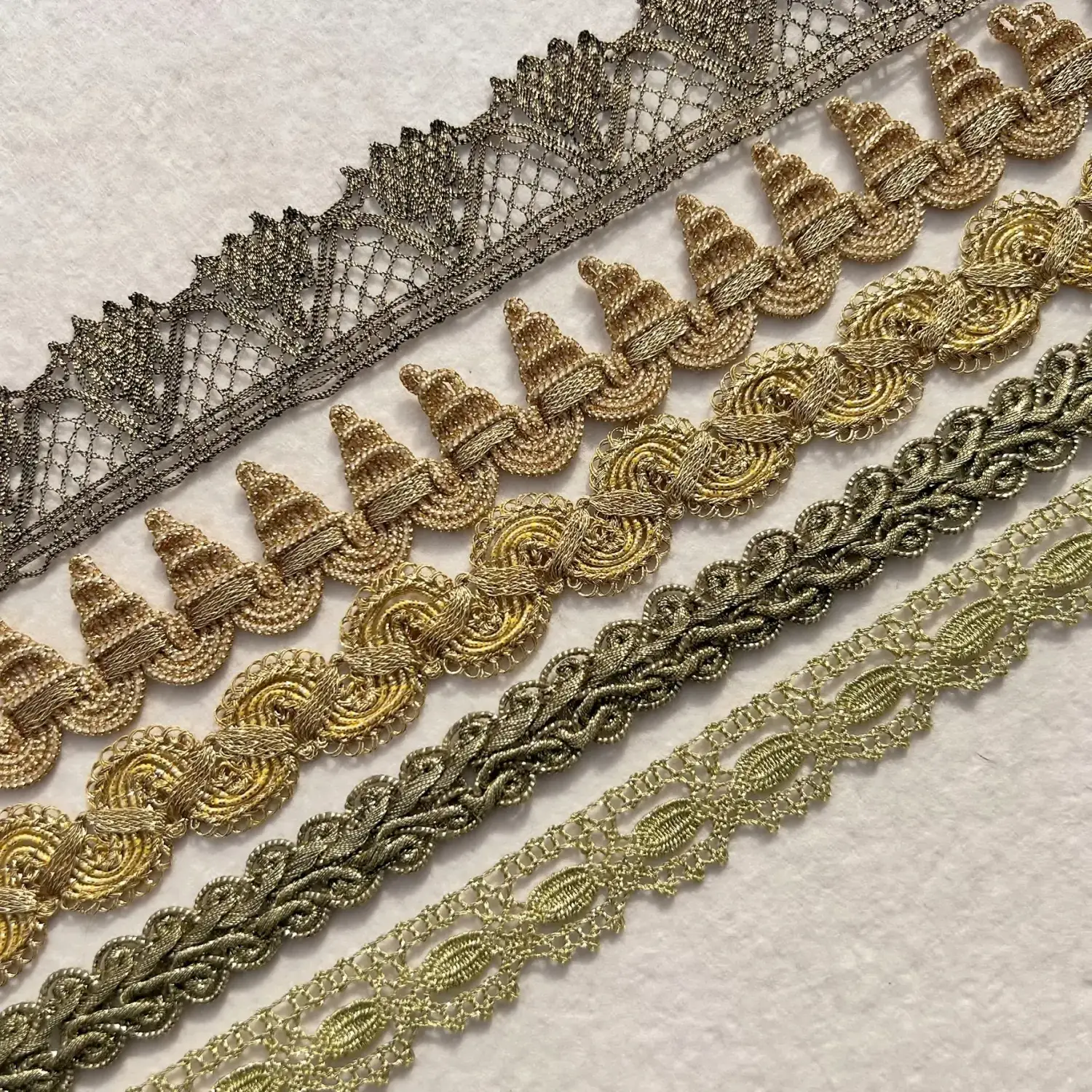 Goldborten - Lurezborten - Borten gold im Chiemgauer Heimatwerk Trachten-Onlineshop.