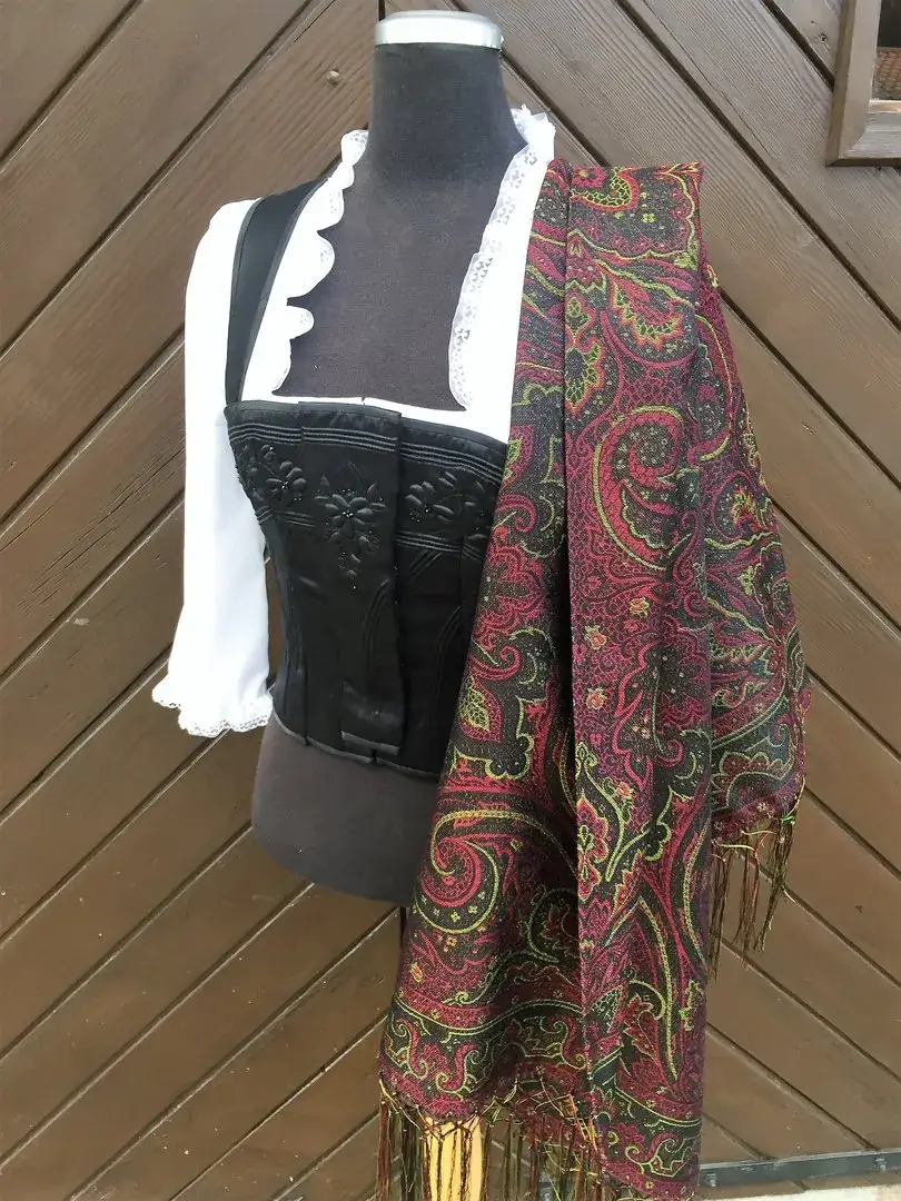 Schalktuch Wiener Schal Tölzer Tuch aus Seide No. 6 – Bild 1 – Chiemgauer Heimatwerk traditioneller Trachten-Onlineshop Schalktuch Wiener Schal Tölzer Tuch aus Seide No. 6 - Bild 1 - Chiemgauer Heimatwerk traditioneller Trachten-Onlineshop