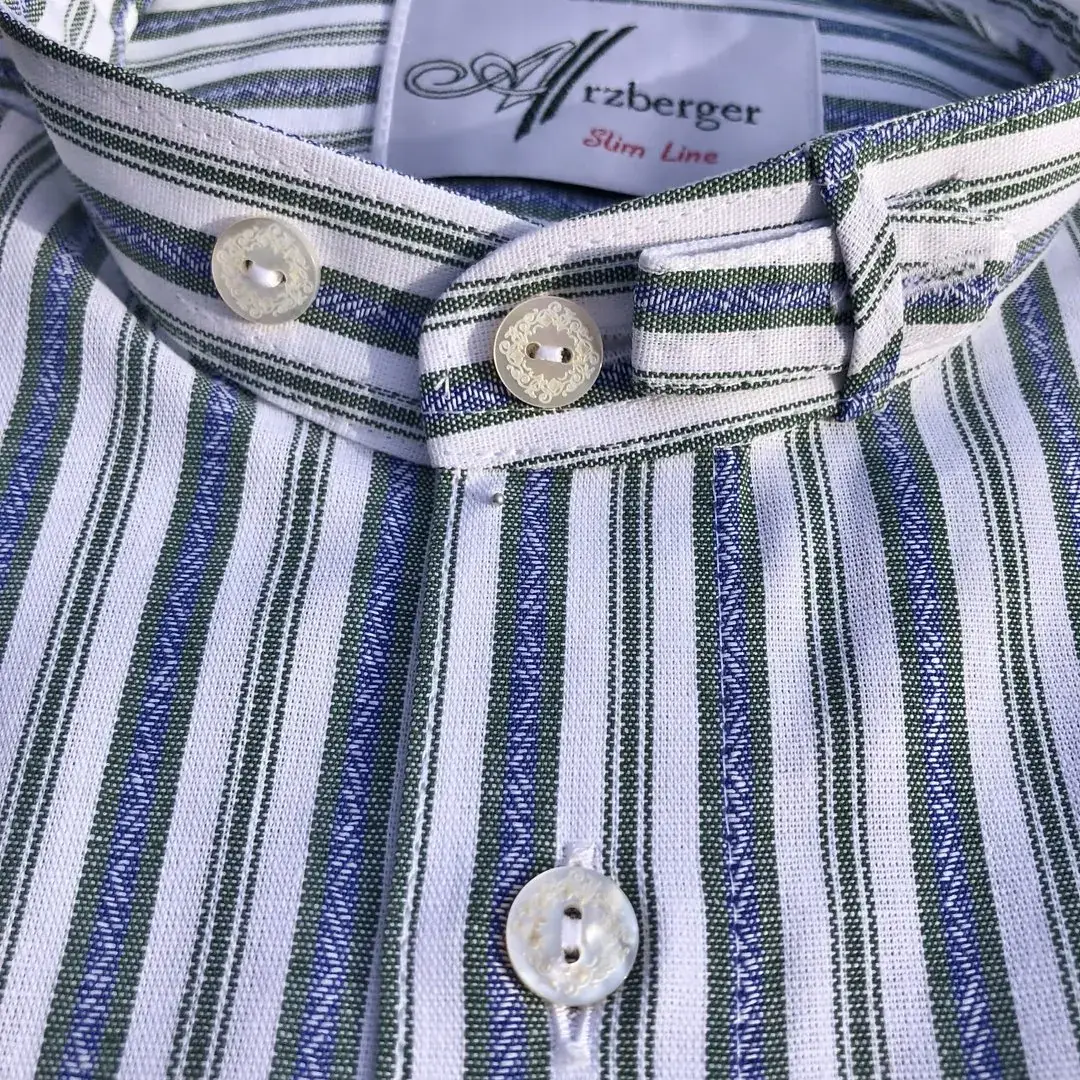 Arzberger Trachtenhemd Stehkragen gestreift No. 61 – Bild 7 – Chiemgauer Heimatwerk Trachten-Onlineshop Arzberger Trachtenhemd Stehkragen gestreift No. 61 - Bild 7 - Chiemgauer Heimatwerk Trachten-Onlineshop