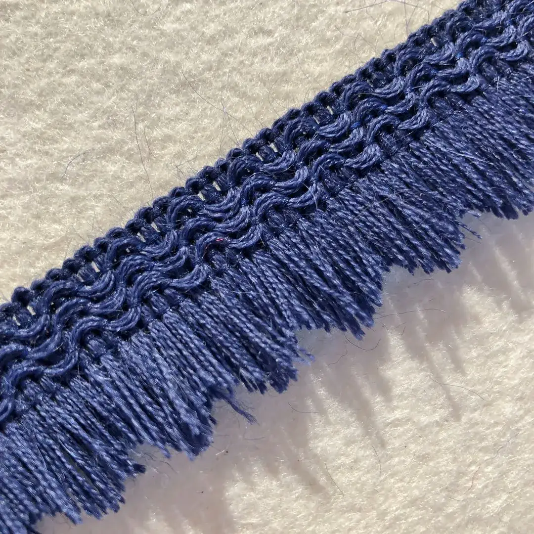 Besenlitze Besenborte gezackt blau – Bild 2 – Chiemgauer Heimatwerk Trachten-Onlineshop Besenlitze Besenborte gezackt blau - Bild 2 - Chiemgauer Heimatwerk Trachten-Onlineshop