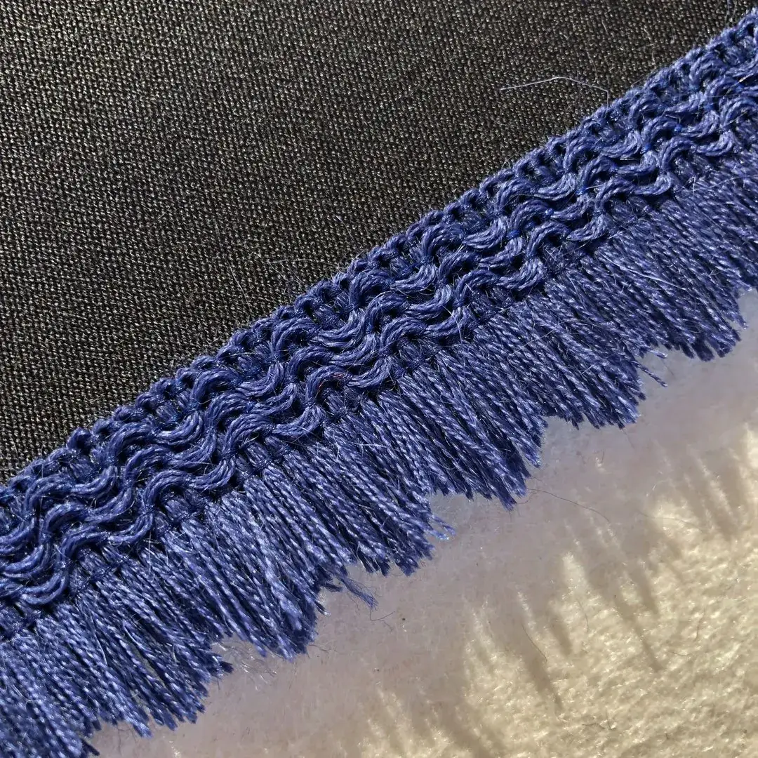 Besenlitze Besenborte gezackt blau – Bild 6 – Chiemgauer Heimatwerk Trachten-Onlineshop Besenlitze Besenborte gezackt blau - Bild 6 - Chiemgauer Heimatwerk Trachten-Onlineshop