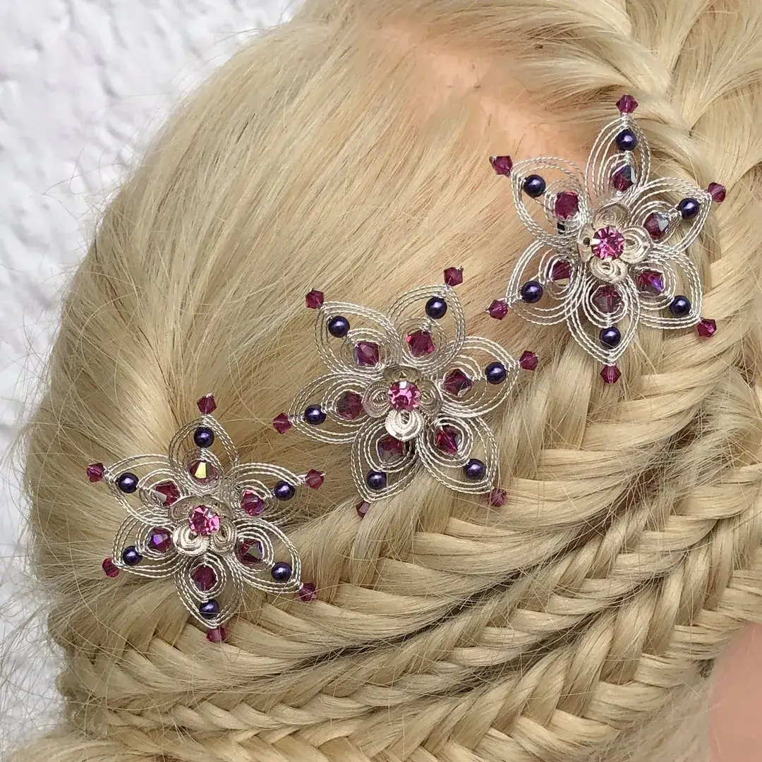 Cordonett-Blütenhaarnadeln silber im 3er Set pink-violett – Bild 25 – Chiemgauer Heimatwerk Trachten-Onlineshop Cordonett-Blütenhaarnadeln silber im 3er Set pink-violett - Bild 25 - Chiemgauer Heimatwerk Trachten-Onlineshop