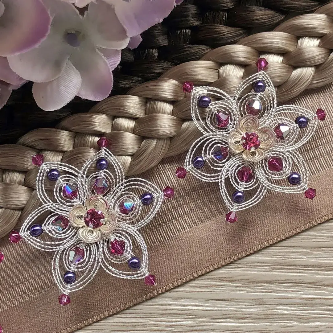 Cordonett-Blütenhaarnadeln silber im 3er Set pink-violett – Bild 9 – Chiemgauer Heimatwerk Trachten-Onlineshop Cordonett-Blütenhaarnadeln silber im 3er Set pink-violett - Bild 9 - Chiemgauer Heimatwerk Trachten-Onlineshop