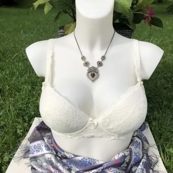 Dirndl-BH Push-up elfenbein – Bild 1 – Chiemgauer Heimatwerk Trachten-Onlineshop Dirndl-BH Push-up elfenbein - Bild 1 - Chiemgauer Heimatwerk Trachten-Onlineshop