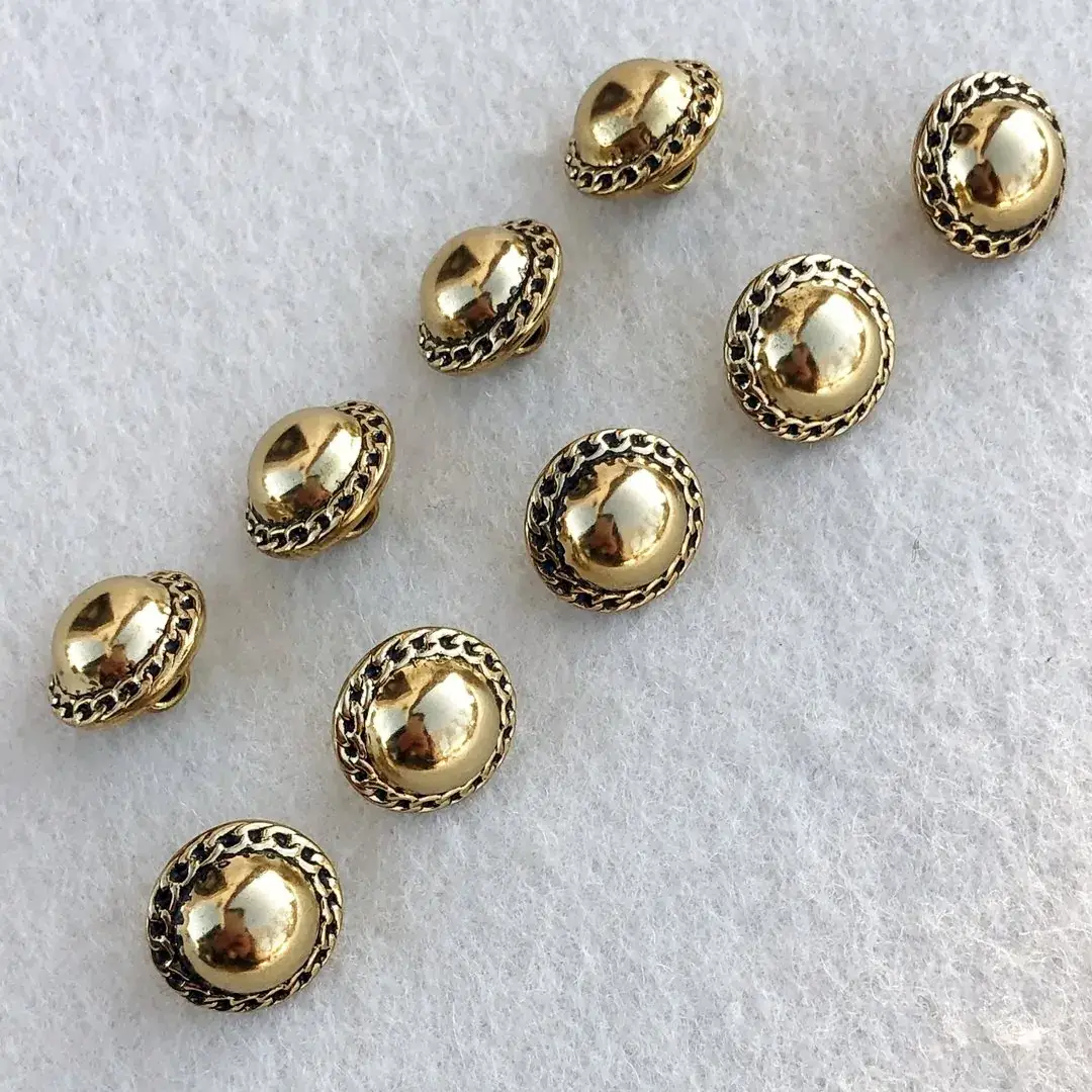 Dirndlknopf Trachtenknopf altgold – Bild 16 – Chiemgauer Heimatwerk Trachten-Onlineshop Dirndlknopf Trachtenknopf altgold - Bild 16 - Chiemgauer Heimatwerk Trachten-Onlineshop