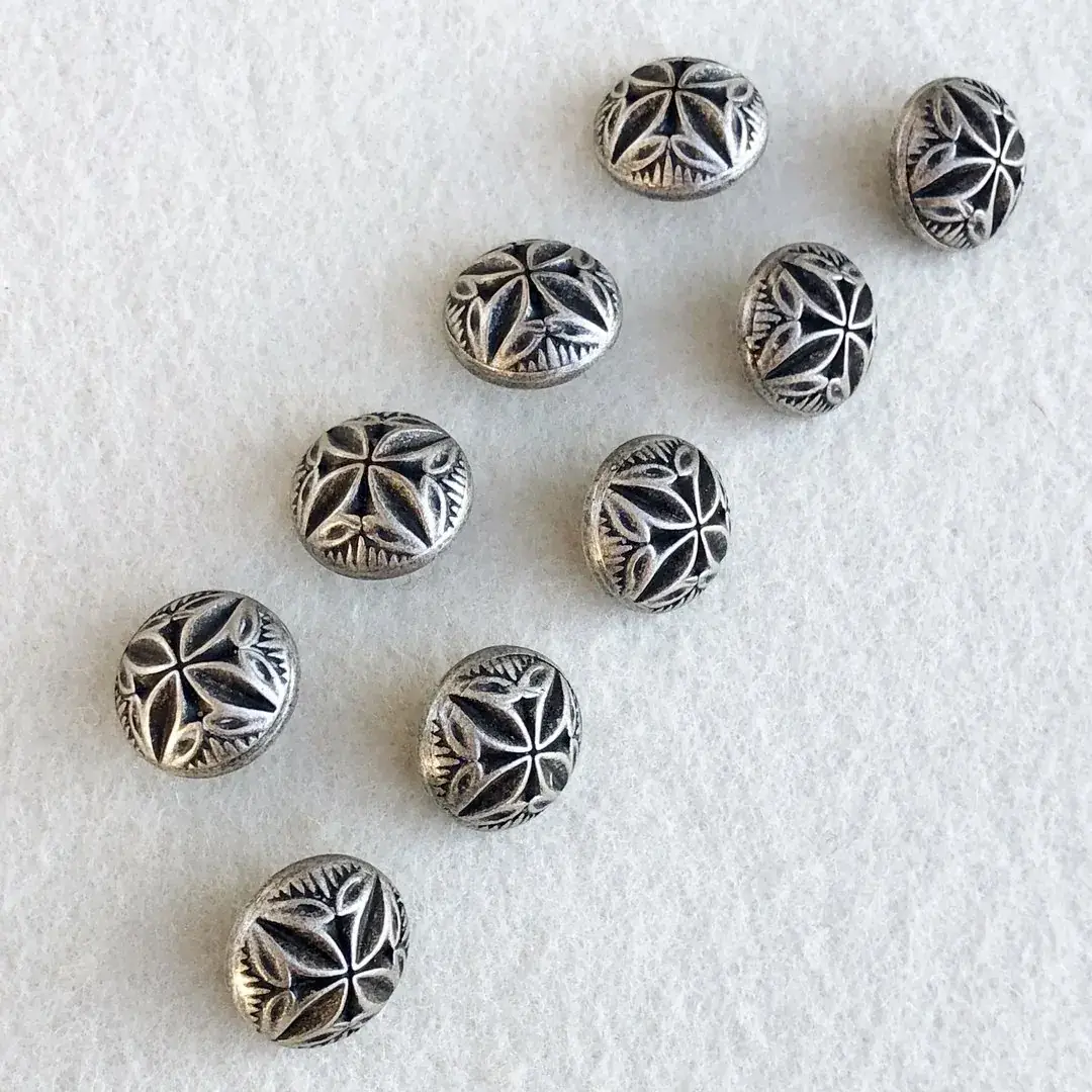 Dirndlknopf Trachtenknopf antik-silber No. 21 – Bild 10 – Chiemgauer Heimatwerk Trachten-Onlineshop Dirndlknopf Trachtenknopf antik-silber No. 21 - Bild 10 - Chiemgauer Heimatwerk Trachten-Onlineshop