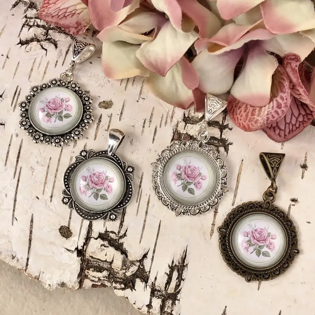 Dirndlschmuck Trachten-Amulett für Damen altrosa No. 4 – Bild 19 – Chiemgauer Heimatwerk Trachten-Onlineshop Dirndlschmuck Trachten-Amulett für Damen altrosa No. 4 - Bild 19 - Chiemgauer Heimatwerk Trachten-Onlineshop