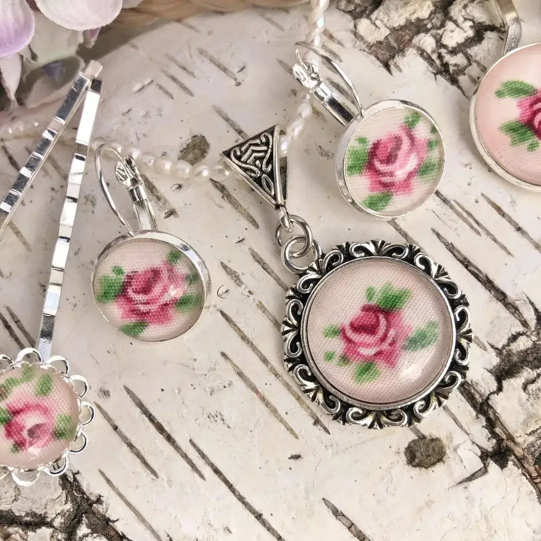 Dirndlschmuck Trachtenschmuck-Set für Damen No. 2 – Bild 4 – Chiemgauer Heimatwerk Trachten-Onlineshop Dirndlschmuck Trachtenschmuck-Set für Damen No. 2 - Bild 4 - Chiemgauer Heimatwerk Trachten-Onlineshop