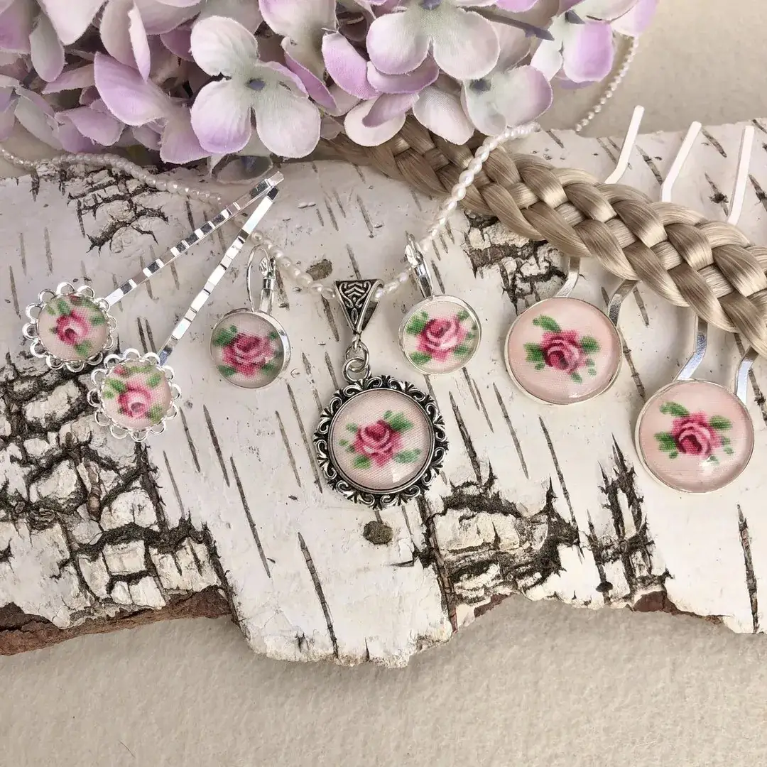 Dirndlschmuck Trachtenschmuck-Set für Damen No. 2 – Bild 7 – Chiemgauer Heimatwerk Trachten-Onlineshop Dirndlschmuck Trachtenschmuck-Set für Damen No. 2 - Bild 7 - Chiemgauer Heimatwerk Trachten-Onlineshop