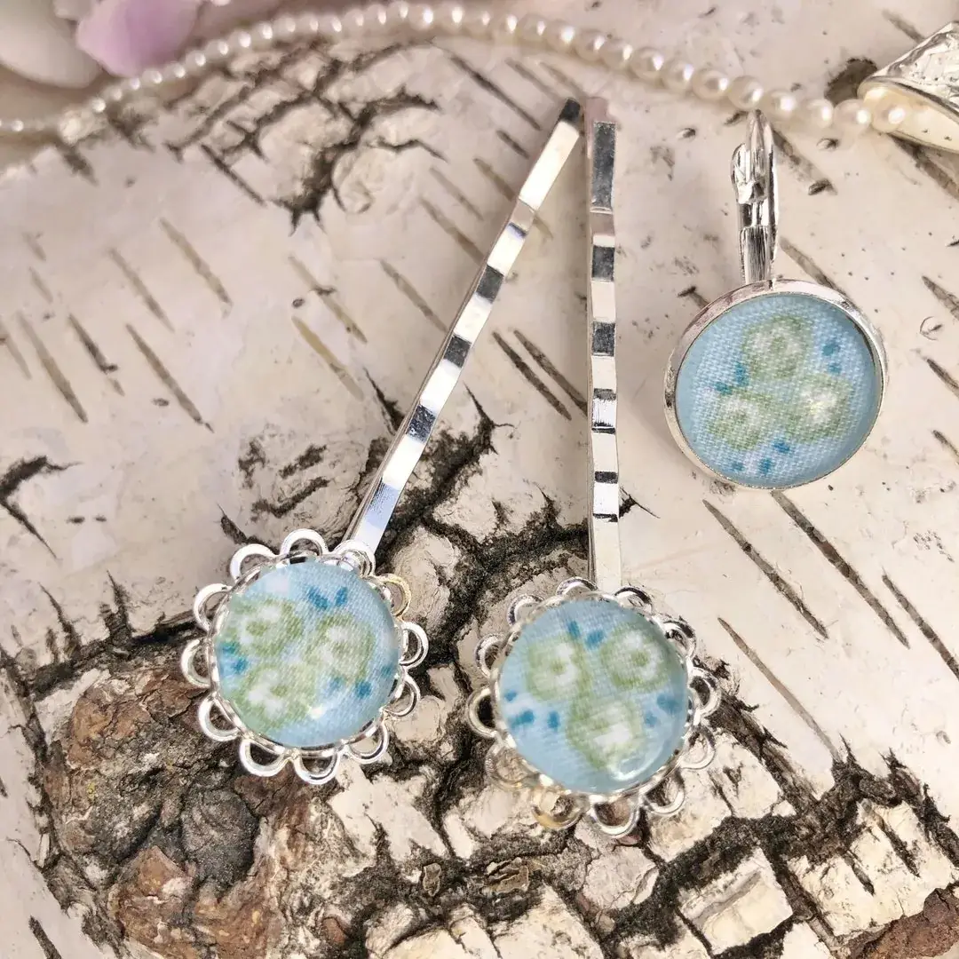 Dirndlschmuck Trachtenschmuck-Set für Damen No. 53 – Bild 15 – Chiemgauer Heimatwerk Trachten-Onlineshop Dirndlschmuck Trachtenschmuck-Set für Damen No. 53 - Bild 15 - Chiemgauer Heimatwerk Trachten-Onlineshop