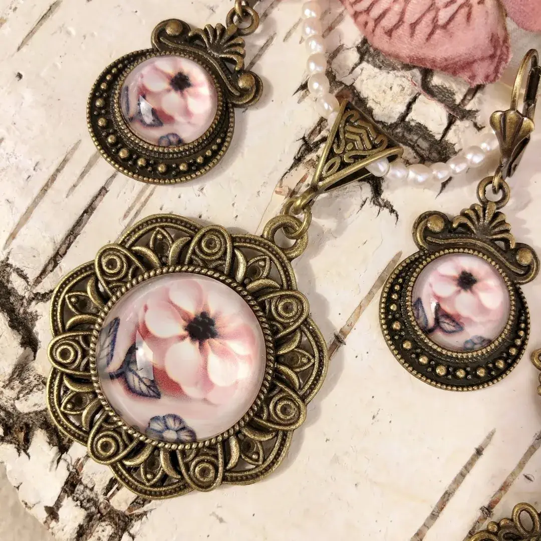 Dirndlschmuck Trachtenschmuck-Set mit Blüte für Damen – Bild 33 – Chiemgauer Heimatwerk Trachten-Onlineshop Dirndlschmuck Trachtenschmuck-Set mit Blüte für Damen - Bild 33 - Chiemgauer Heimatwerk Trachten-Onlineshop