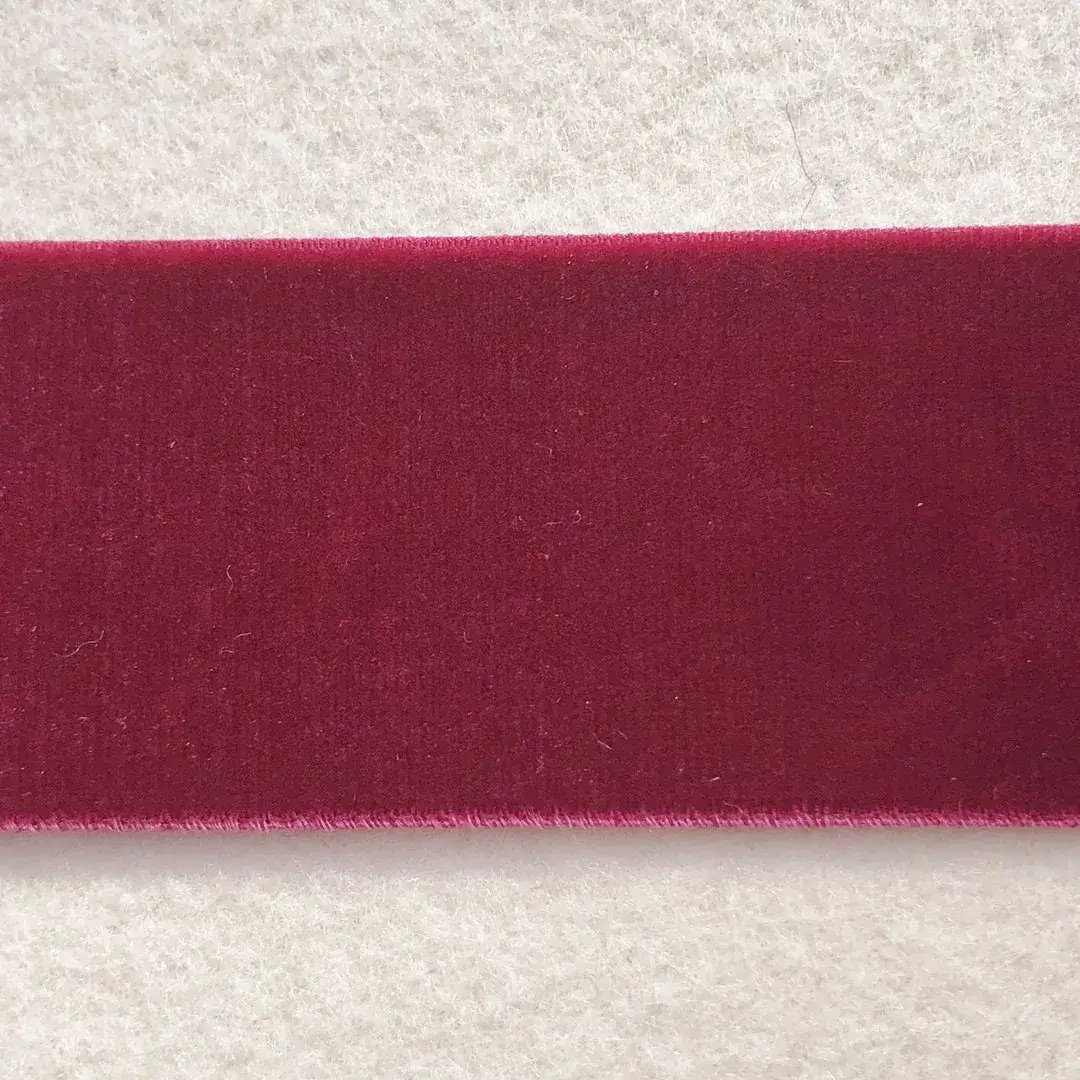 Elastisches Samtband in weinrot No. 1 – Bild 7 – Chiemgauer Heimatwerk Trachten-Onlineshop Elastisches Samtband in weinrot No. 1 - Bild 7 - Chiemgauer Heimatwerk Trachten-Onlineshop