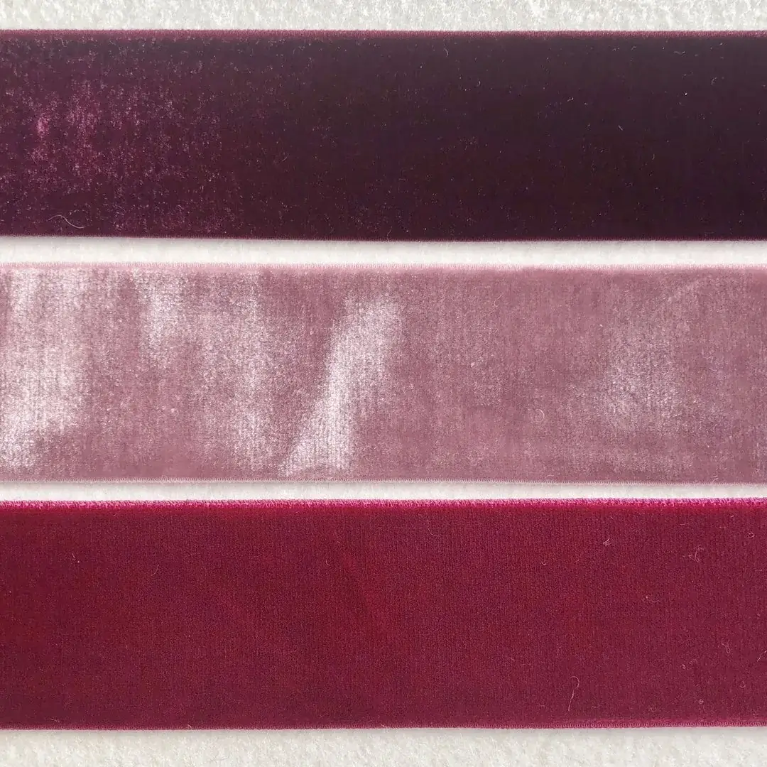 Elastisches Samtband in weinrot No. 1 – Bild 8 – Chiemgauer Heimatwerk Trachten-Onlineshop Elastisches Samtband in weinrot No. 1 - Bild 8 - Chiemgauer Heimatwerk Trachten-Onlineshop