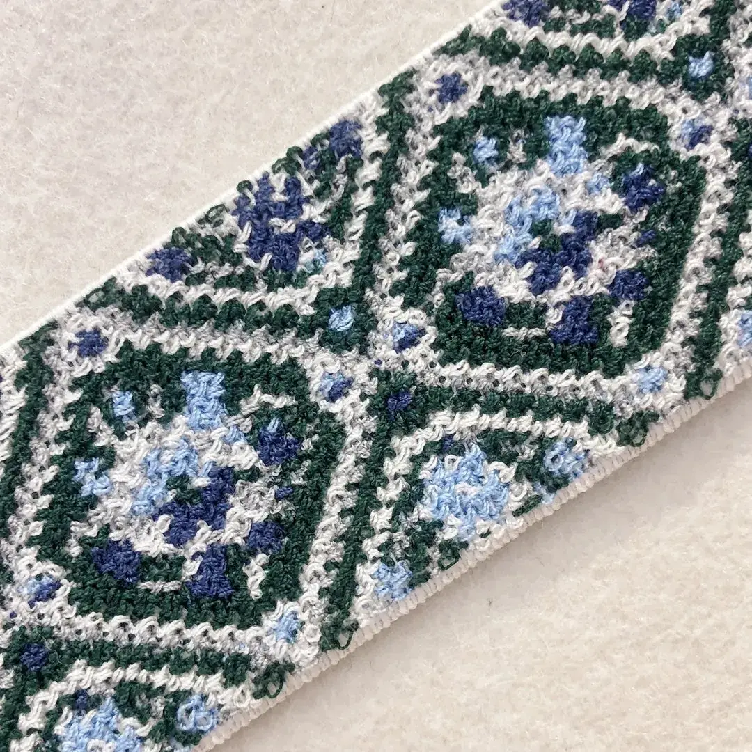 Elastisches Trachtenband mit Rosen blau-grün – Bild 7 – Chiemgauer Heimatwerk Trachten-Onlineshop Elastisches Trachtenband mit Rosen blau-grün - Bild 7 - Chiemgauer Heimatwerk Trachten-Onlineshop