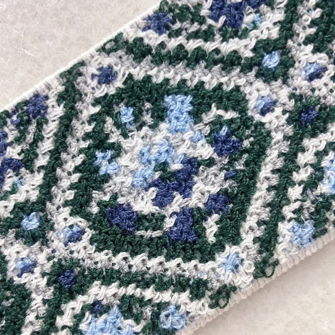 Elastisches Trachtenband mit Rosen blau-grün – Bild 9 – Chiemgauer Heimatwerk Trachten-Onlineshop Elastisches Trachtenband mit Rosen blau-grün - Bild 9 - Chiemgauer Heimatwerk Trachten-Onlineshop