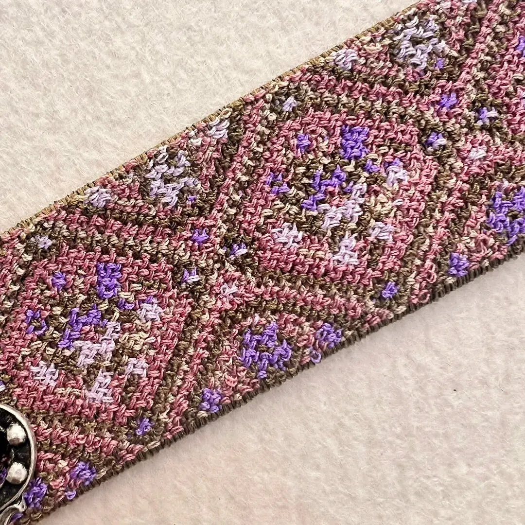 Elastisches Trachtenband mit Rosen lila – Bild 5 – Chiemgauer Heimatwerk Trachten-Onlineshop Elastisches Trachtenband mit Rosen lila - Bild 5 - Chiemgauer Heimatwerk Trachten-Onlineshop